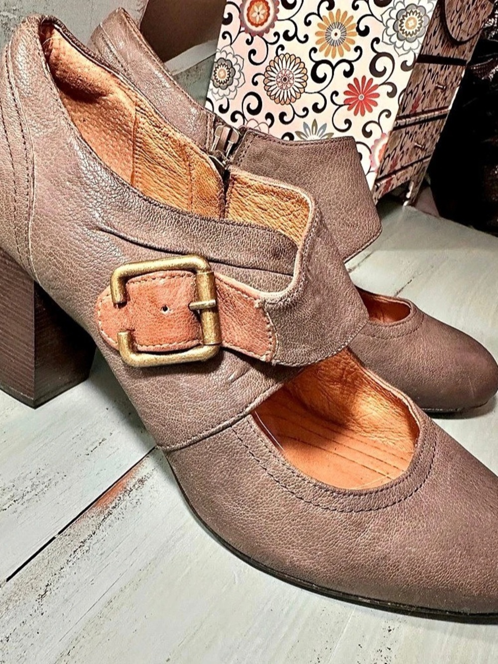 Clarks Kynnzie Zip Brown Buckle Heels